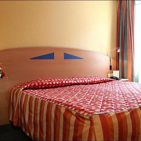 מלון Pavillon Italie 3*
